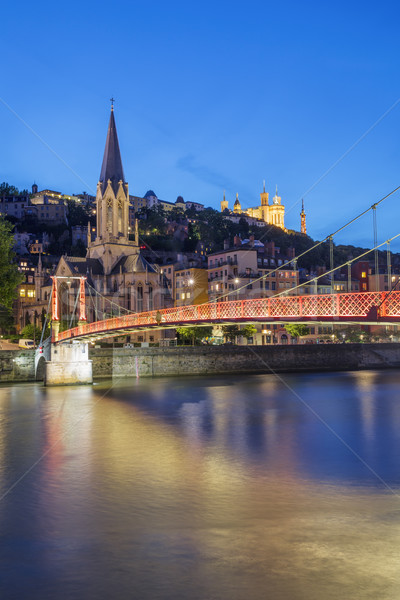 Vista Lyon rojo puente peatonal noche Francia Foto stock © vwalakte