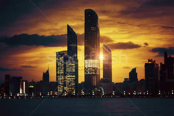 Természetfeletti naplemente kilátás Abu Dhabi sziluett Egyesült Arab Emírségek Stock fotó © vwalakte
