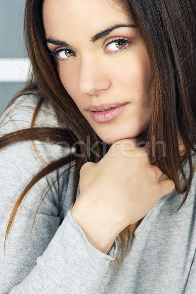 Portrait belle jeune femme maison main sourire [[stock_photo]] © vwalakte