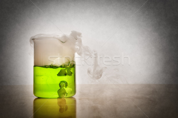 Vidro verde líquido vapor tabela Foto stock © w20er