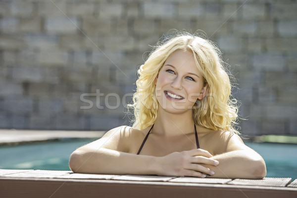 Mutlu sarışın kız havuz portre Stok fotoğraf © w20er