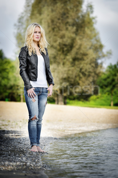 Boso kobieta jezioro blond młoda kobieta stałego Zdjęcia stock © w20er