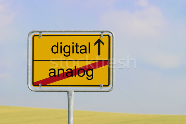 Semna digital analog galben oraş text Imagine de stoc © w20er