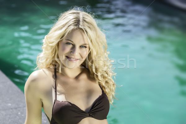 Mutlu sarışın kız havuz portre Stok fotoğraf © w20er