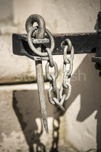 Metal hak łańcucha dołączone ramki bezpieczeństwa Zdjęcia stock © w20er