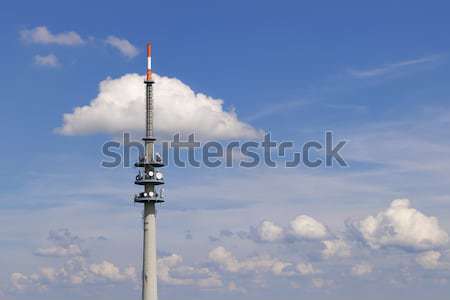 Radiodifusão torre imagem blue sky branco nuvens Foto stock © w20er