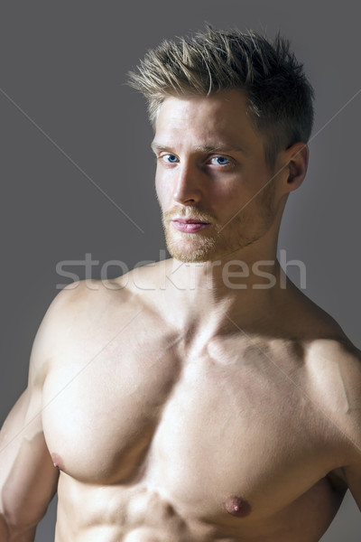 Portré szőke sport férfi izom kék szemek Stock fotó © w20er