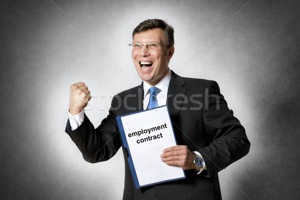 Fericit om de afaceri ocuparea fortei de munca contract imagine pumn Imagine de stoc © w20er