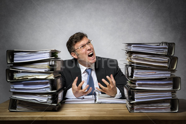 Przepracowany płacz biznesmen plików biurko papieru Zdjęcia stock © w20er