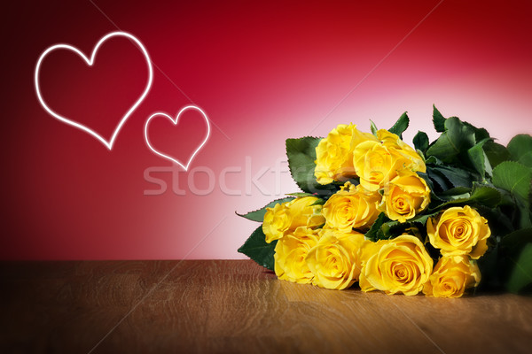 Güller kalpler sarı tablo kırmızı Stok fotoğraf © w20er