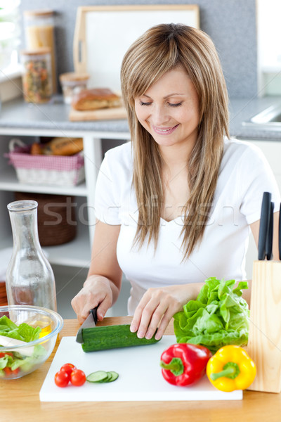 Zachwycony kobieta kuchnia domu uśmiech Zdjęcia stock © wavebreak_media