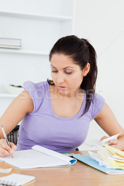 Jeune femme comptables femme papier travaux [[stock_photo]] © wavebreak_media