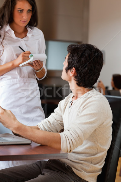 Foto stock: Retrato · camarera · toma · para · Servicio · sonrisa