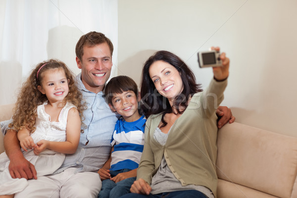 Jovem mãe família quadro sala de estar Foto stock © wavebreak_media