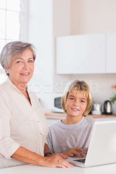 çocuk büyükanne bakıyor kamera dizüstü bilgisayar mutfak Stok fotoğraf © wavebreak_media