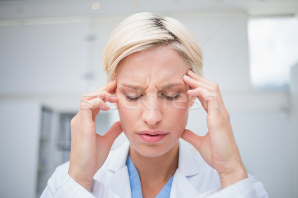 Medico sofferenza mal di testa femminile clinica donna Foto d'archivio © wavebreak_media