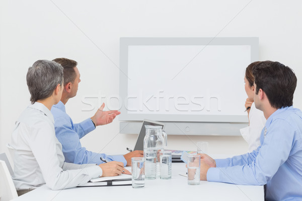 бизнес-команды глядя белый экране конференц-зал женщину Сток-фото © wavebreak_media