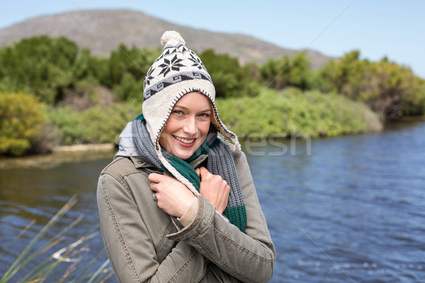 Szczęśliwy przypadkowy kobieta jezioro wody Zdjęcia stock © wavebreak_media