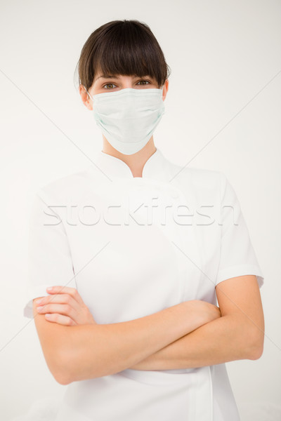 Enfermera máscara los brazos cruzados blanco retrato Foto stock © wavebreak_media