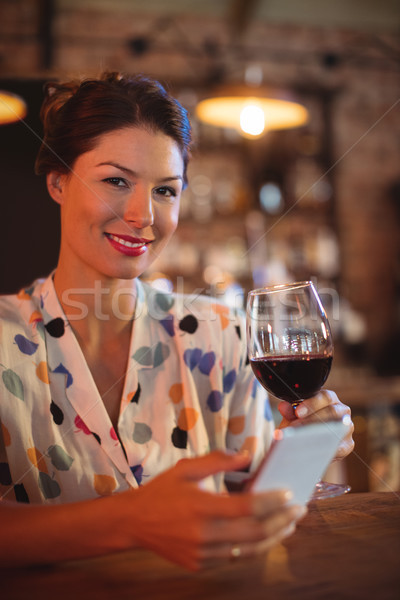 Foto stock: Retrato · mulher · jovem · telefone · móvel · vinho · pub · mulher