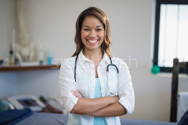 Foto stock: Retrato · sonriendo · jóvenes · femenino · terapeuta · pie