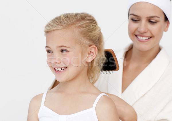 Jeunes mère cheveux salle de bain femme sourire [[stock_photo]] © wavebreak_media