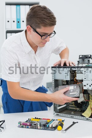 Ordenador ingeniero de trabajo CPU abierto jóvenes Foto stock © wavebreak_media