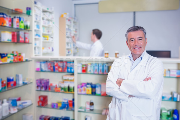 Uśmiechnięty farmaceuta stałego apteki medycznych Zdjęcia stock © wavebreak_media