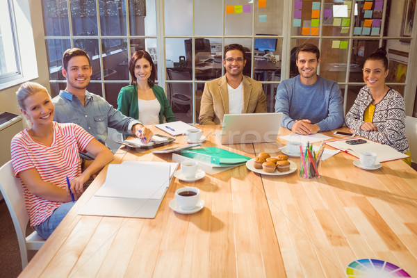 Collègues utilisant un ordinateur portable bureau groupe jeunes ordinateur [[stock_photo]] © wavebreak_media