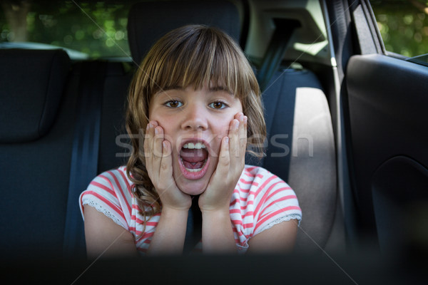 Heureux adolescente séance Retour siège voiture [[stock_photo]] © wavebreak_media