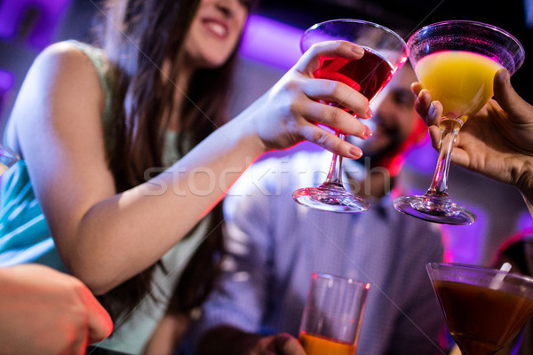 Amis cocktail bar contre femme [[stock_photo]] © wavebreak_media