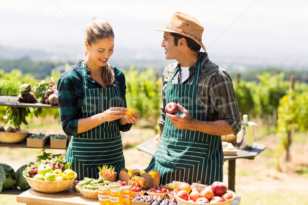 Agriculteur couple autre locale marché [[stock_photo]] © wavebreak_media