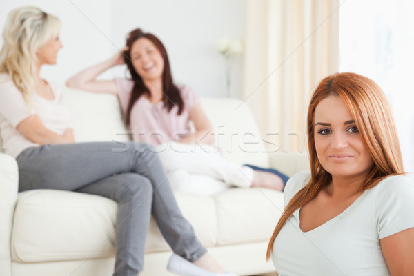 Derűs nő nappali megbeszélés boldog otthon Stock fotó © wavebreak_media