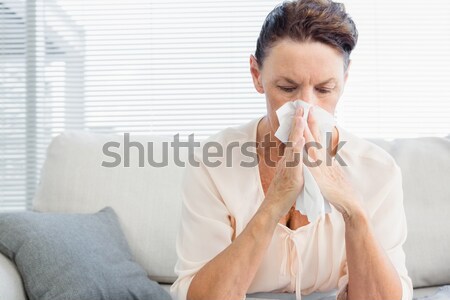 Foto stock: Joven · sonarse · la · nariz · salón · salud · sofá · enfermos