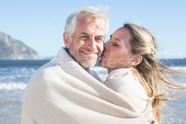 Sorridere Coppia up coperta spiaggia Foto d'archivio © wavebreak_media