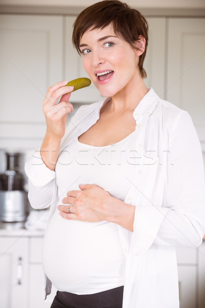 Zwangere vrouw eten jar augurken home keuken Stockfoto © wavebreak_media