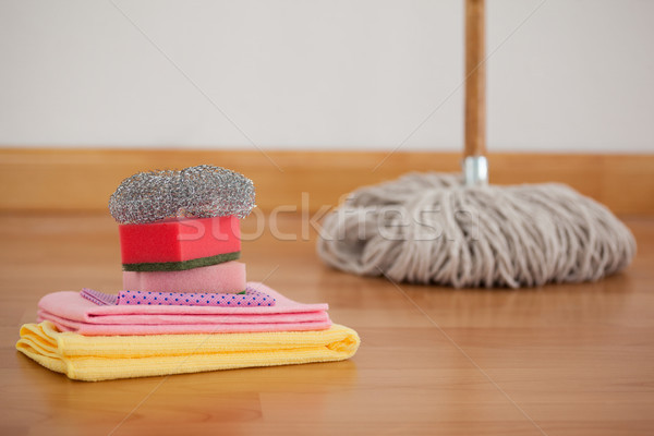 [[stock_photo]]: Nettoyage · équipement · maison · drap