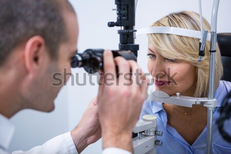 検眼医 調べる 女性 患者 ランプ 眼科 ストックフォト © wavebreak_media