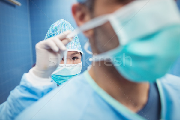 Stockfoto: Verpleegkundige · helpen · chirurg · chirurgisch · masker · operatie · kamer