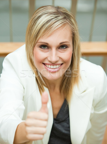 Femme d'affaires souriant pouce up bureau femme [[stock_photo]] © wavebreak_media