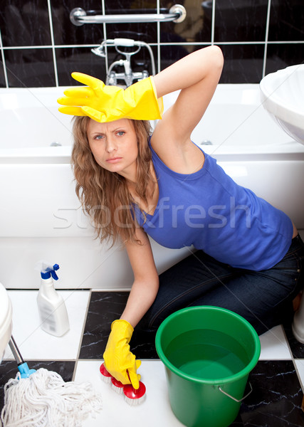 Rahatsız kadın temizlik banyo zemin fırçalamak Stok fotoğraf © wavebreak_media