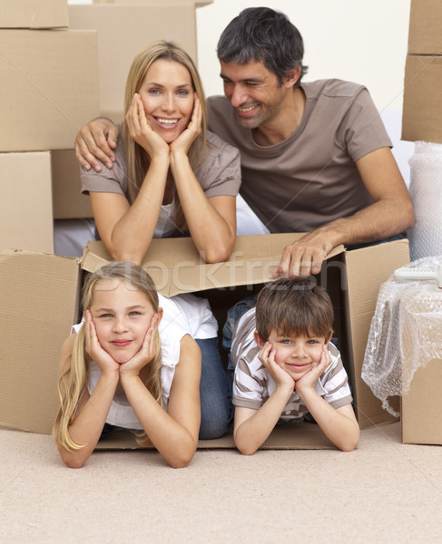 Stock foto: Familie · Umzug · spielen · Boxen · glückliche · Familie · Frau