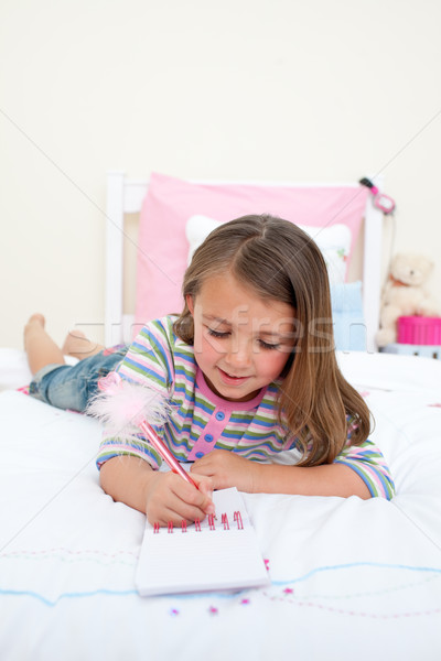 Küçük kız yazı defter gülümseme mutlu çocuk Stok fotoğraf © wavebreak_media