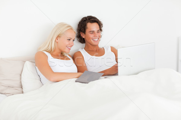 Paar Bett schlafen Liebe Mann glücklich Stock foto © wavebreak_media