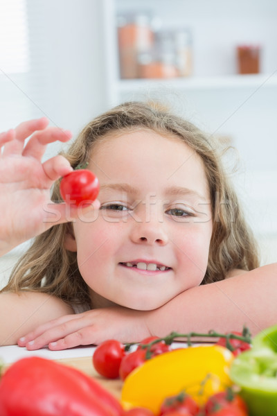 Sorridere ragazza pomodorini bambino femminile Foto d'archivio © wavebreak_media