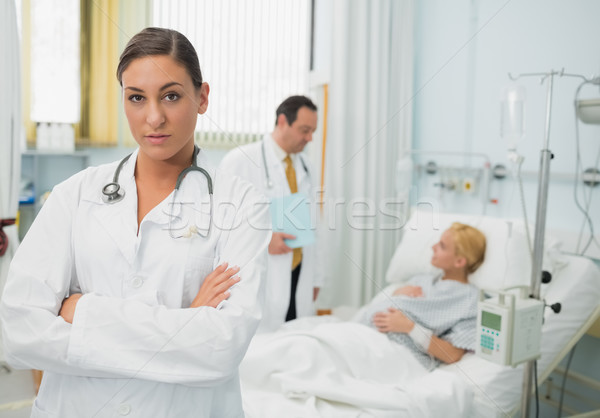 Foto stock: Femenino · médico · armas · hospital · habitación · salud