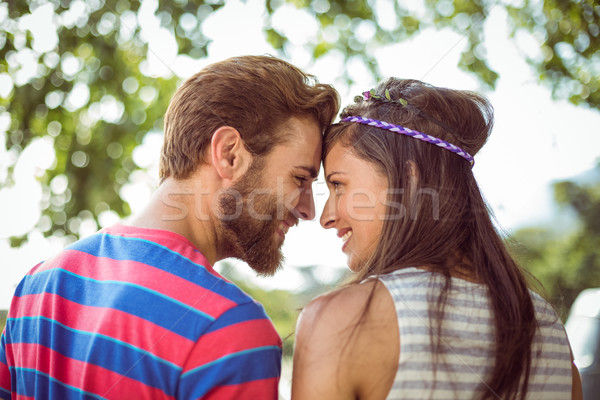 Foto stock: Casal · sorridente · outro · festival · de · música · homem