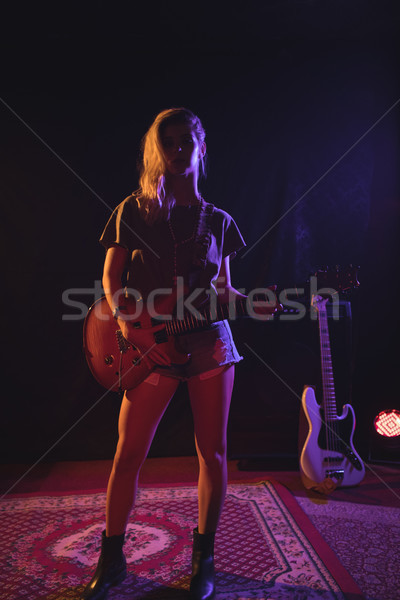 [[stock_photo]]: Homme · musicien · guitare · permanent · discothèque