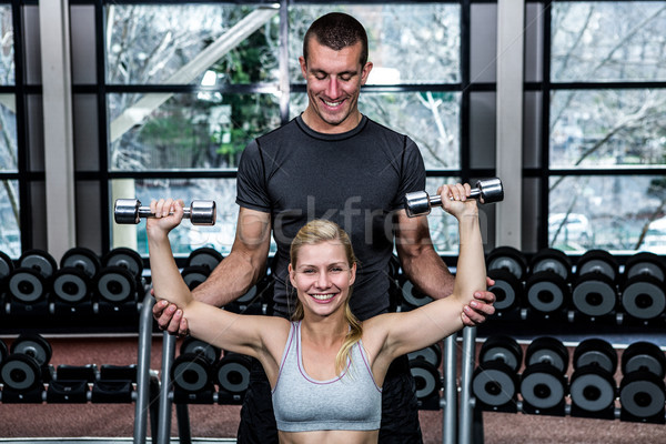 Fitt nő súlyzók testmozgás edző tornaterem Stock fotó © wavebreak_media