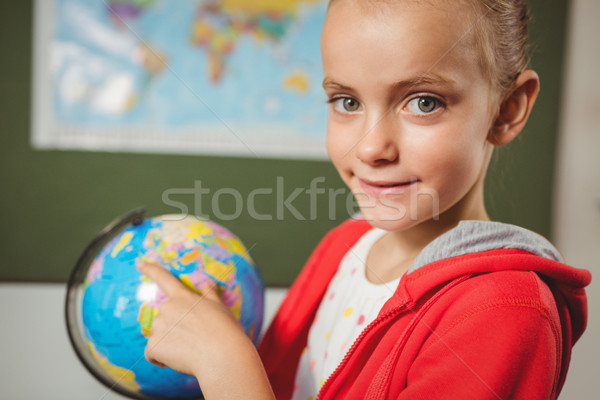 Meisje wijzend wereldbol school gelukkig kaart Stockfoto © wavebreak_media